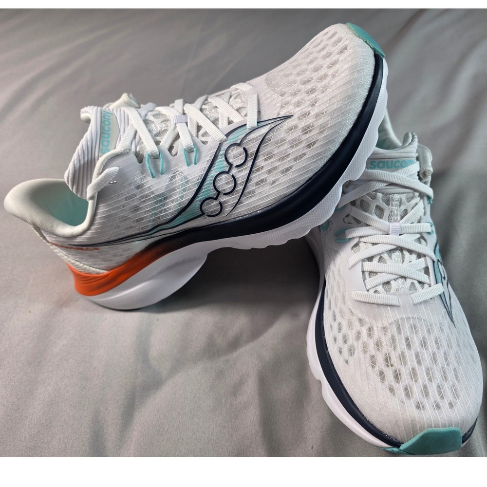 Saucony Kinvara 16 Running Shoes Women 7.5 White Orange Blue S11020-172 NWOB